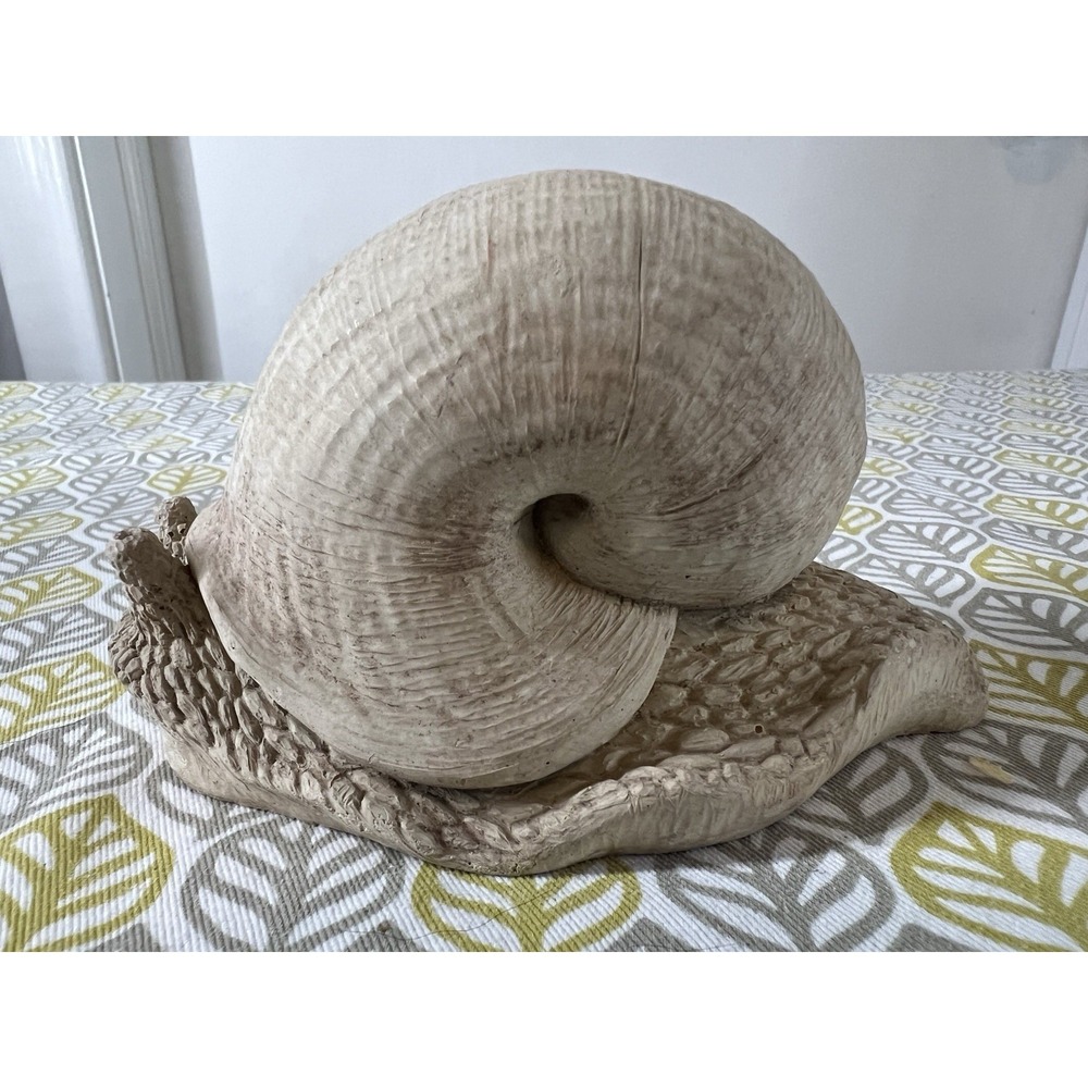 Resin snail garden figurine, matte finish, 3D effect - 4.5" x 3.5" - Picture 2 of 6